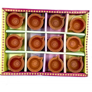 KSJONE Lot de 12 lampes à huile festives Diyas avec mèches en coton lumières Diwali diyas en argile pour bougie chauffe-plat Diwali décoration indienne Diwali Puja - BJ394FYHU